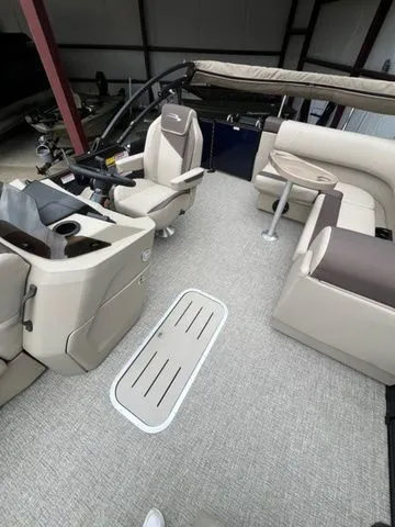 Slide: The Image of Bennington 22 S CRUISE JUMP SEAT 2026 - 8