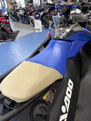 Slide: The Image of Sea-Doo Spark Trixx for 1 2025 - 7