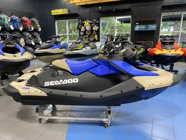 Slide: The Image of Sea-Doo Spark Trixx for 1 2025 - 3