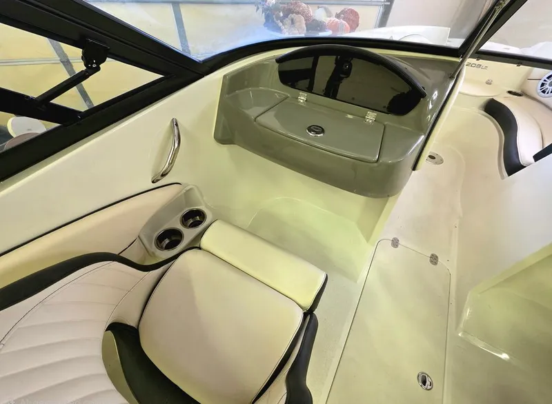 Slide: The Image of Stingray 208 LR 2021 - 19