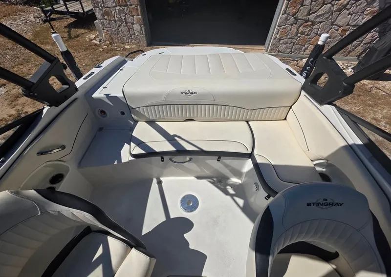 Slide: The Image of Stingray 208 LR 2021 - 2