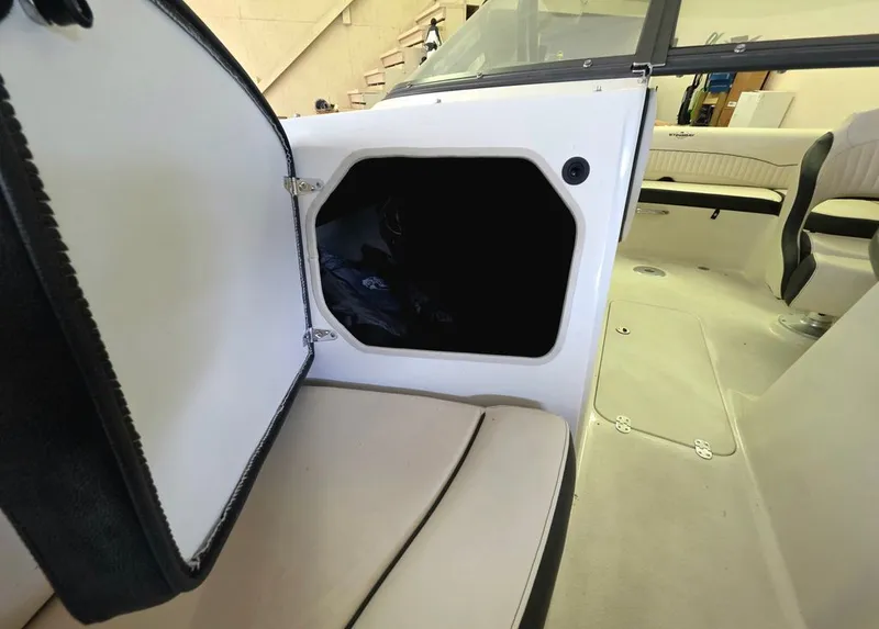 Slide: The Image of Stingray 208 LR 2021 - 27