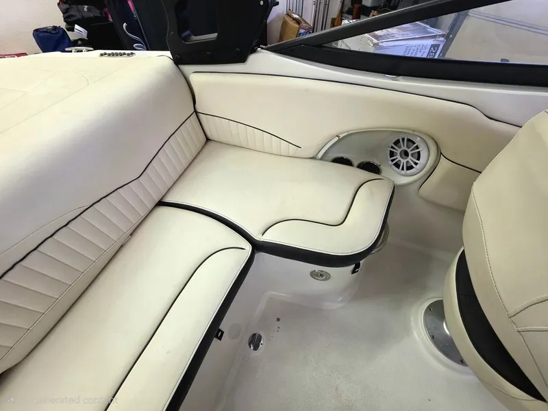 Slide: The Image of Stingray 208 LR 2021 - 34