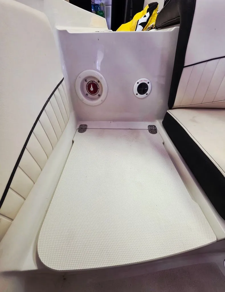 Slide: The Image of Stingray 208 LR 2021 - 35