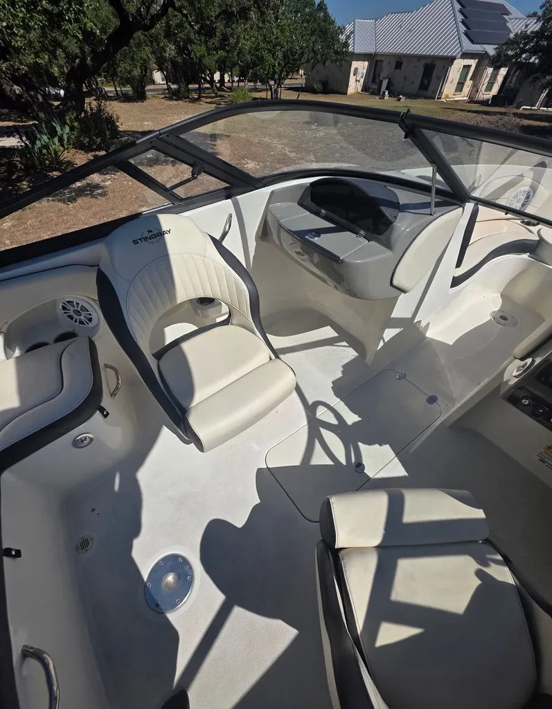 Slide: The Image of Stingray 208 LR 2021 - 5