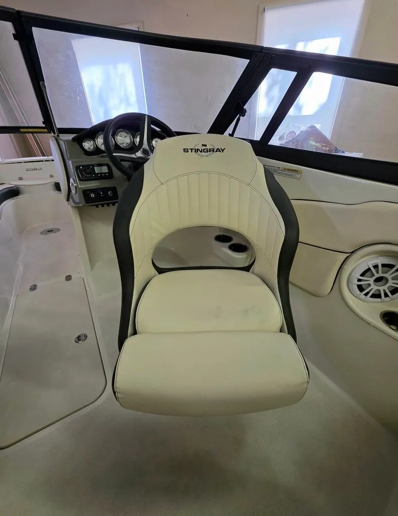 Slide: The Image of Stingray 208 LR 2021 - 7