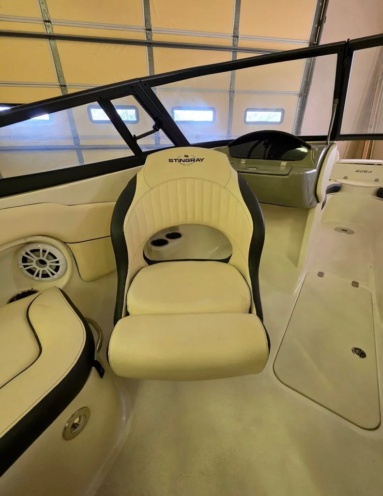 Slide: The Image of Stingray 208 LR 2021 - 8