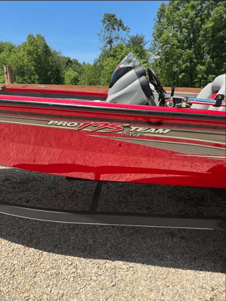 Slide: The Image of Red 2017 Tracker Pro Team 175 TXW boat outdoors. - 22