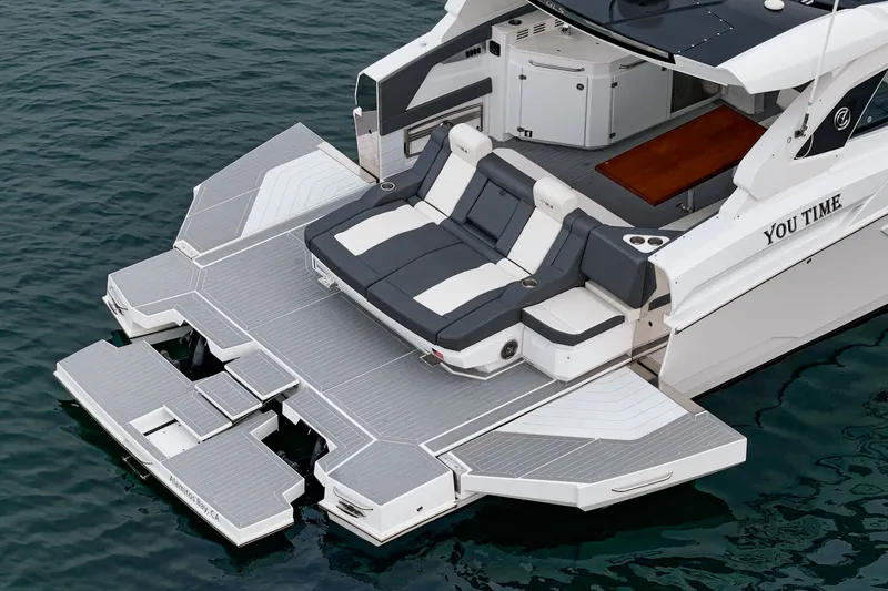 Slide: The Image of Cruisers Yachts 42 GLS 2022 - 19