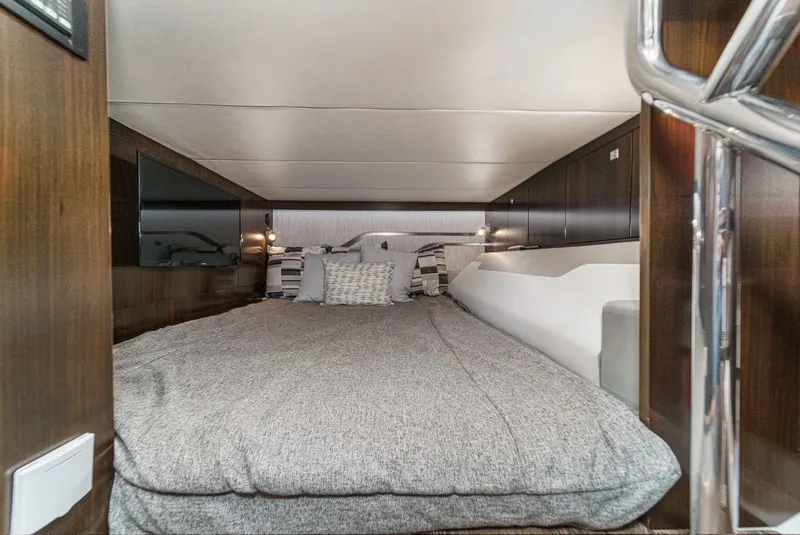 Slide: The Image of Cruisers Yachts 42 GLS 2022 - 53