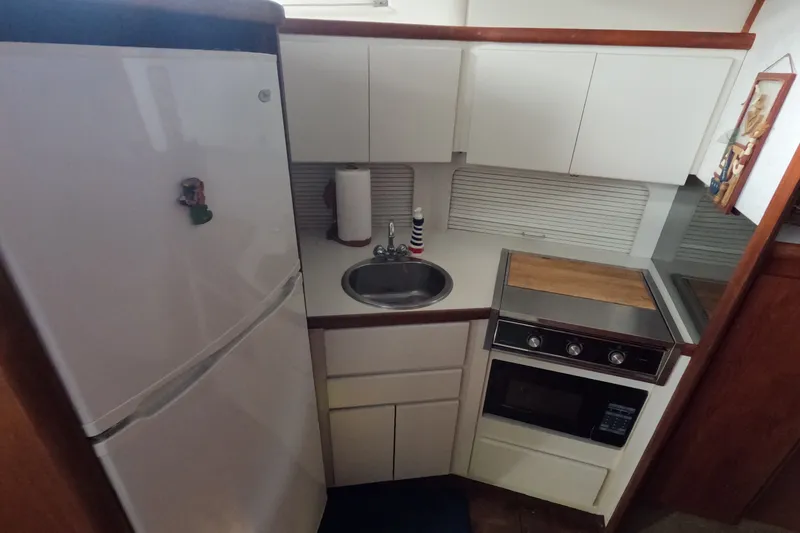 Slide: The Image of Carver Yachts 33 Aft Cabin 1992 - 7