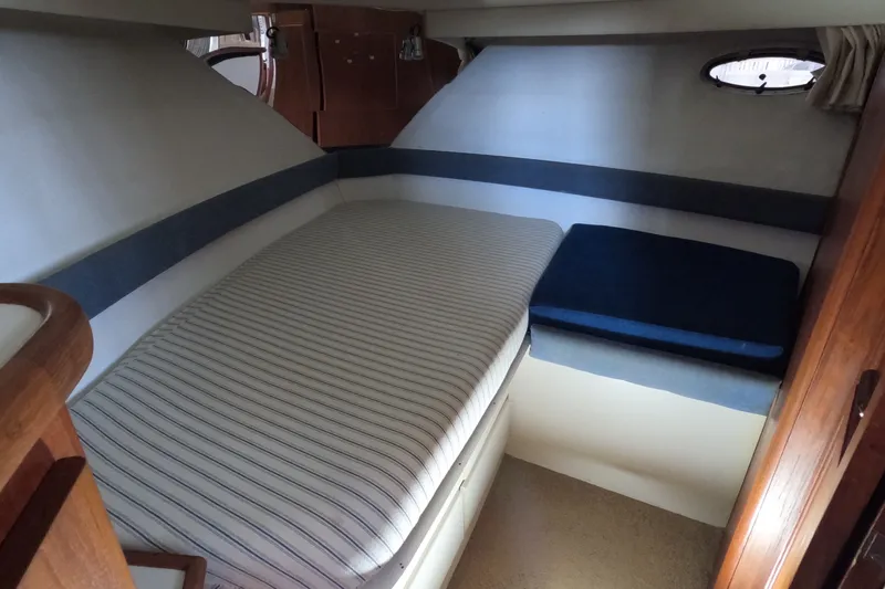 Slide: The Image of Carver Yachts 33 Aft Cabin 1992 - 8
