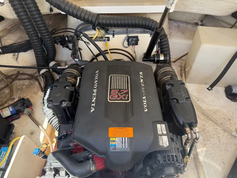 Slide: The Image of Volvo Penta 5.7 GXi engine in 2004 Chaparral 256 SSi boat. - 24