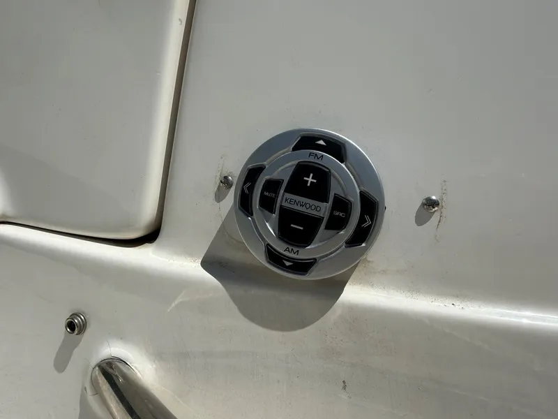 Slide: The Image of Kenwood control on a 2004 Chaparral 256 SSi boat. - 26