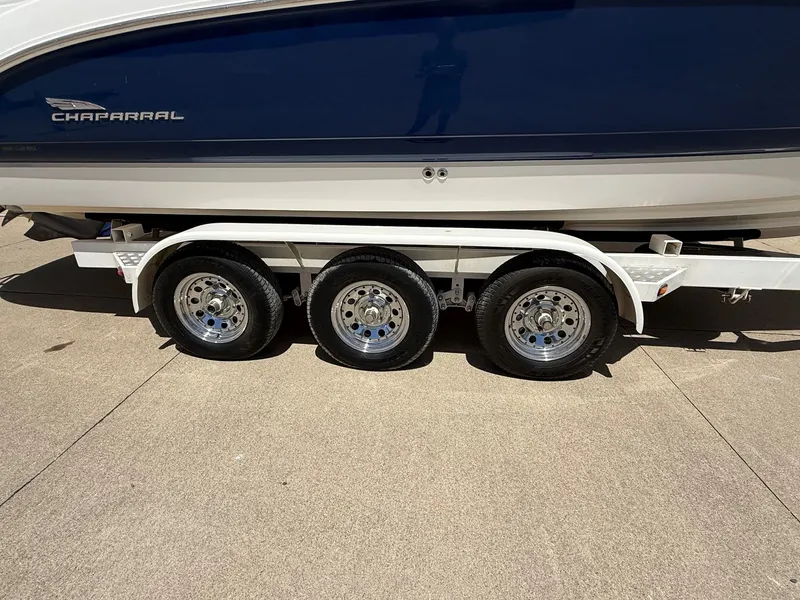 Slide: The Image of 2004 Chaparral 256 SSi boat on triple-axle trailer. - 27