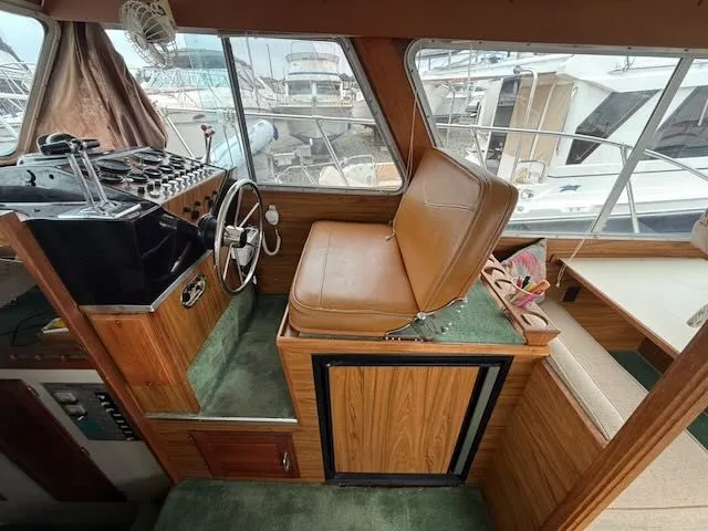 Slide: The Image of Tollycraft 34 Sedan 1978 - 22