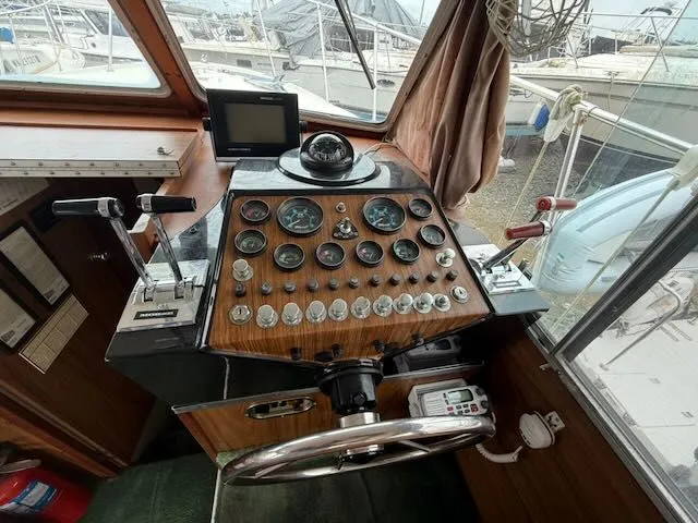 Slide: The Image of Tollycraft 34 Sedan 1978 - 23
