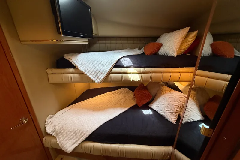 Slide: The Image of Interior of 1998 Sea Ray 500 Sundancer with cozy bunk beds and TV. - 74