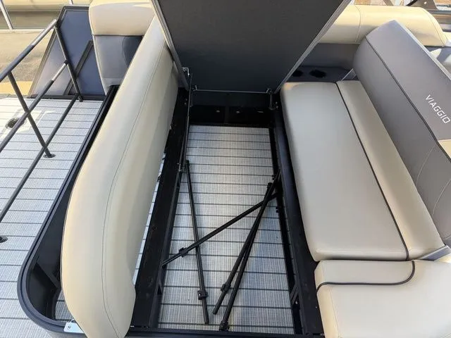 Slide: The Image of Viaggio By Misty Harbor V22S Tri-Toon (25" Tubes) 2026 - 18