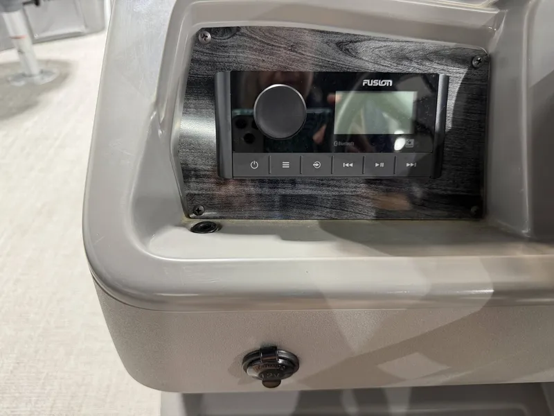 Slide: The Image of Avalon Venture 85 Quad Fish - 21' 2026 - 11