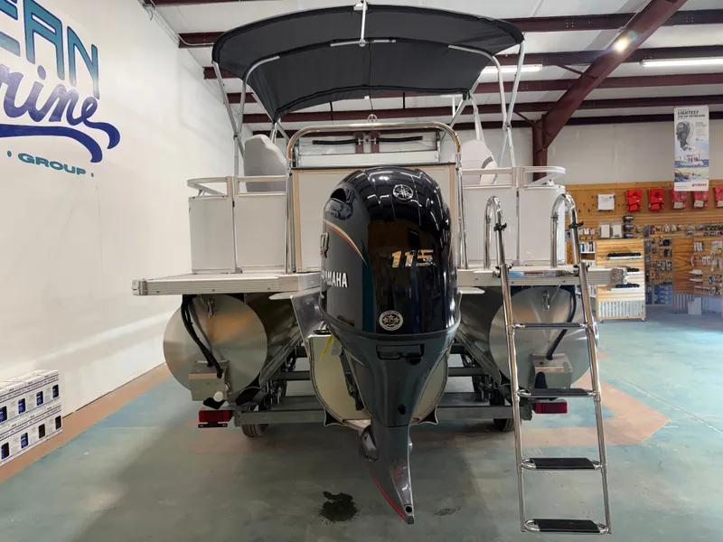 Slide: The Image of Avalon Venture 85 Quad Fish - 21' 2026 - 3