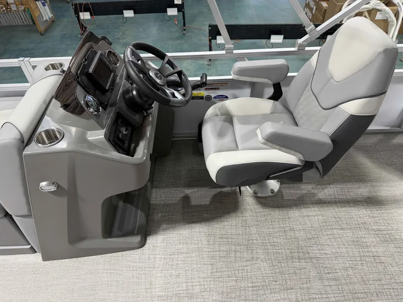 Slide: The Image of Avalon Venture 85 Quad Fish - 21' 2026 - 8