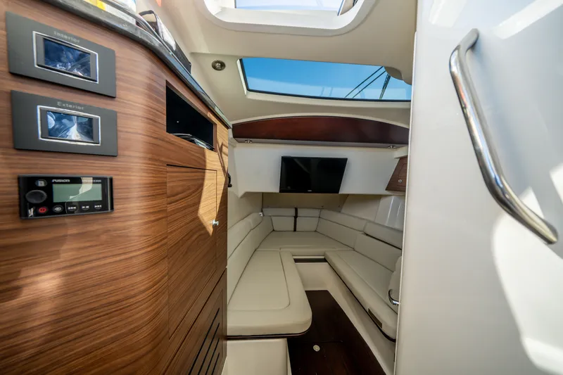 Slide: The Image of Boston Whaler 350 Realm 2021 - 13