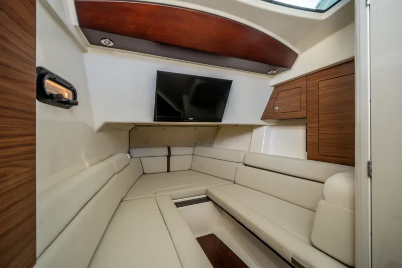 Slide: The Image of Boston Whaler 350 Realm 2021 - 14