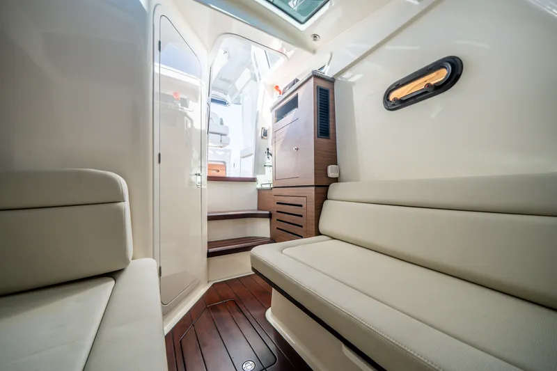 Slide: The Image of Boston Whaler 350 Realm 2021 - 15