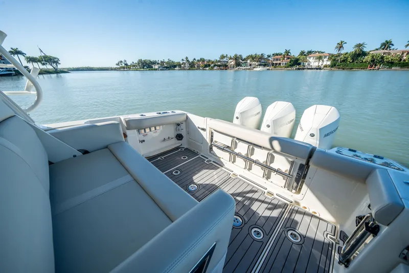 Slide: The Image of Boston Whaler 350 Realm 2021 - 17