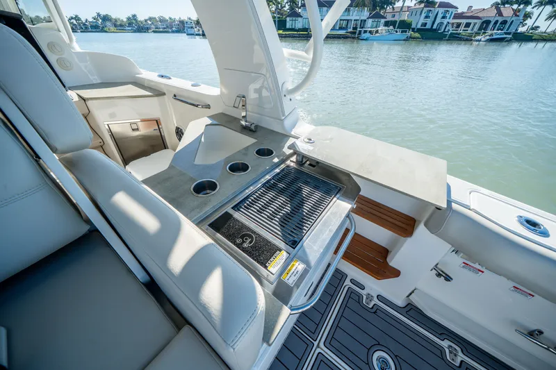 Slide: The Image of Boston Whaler 350 Realm 2021 - 19