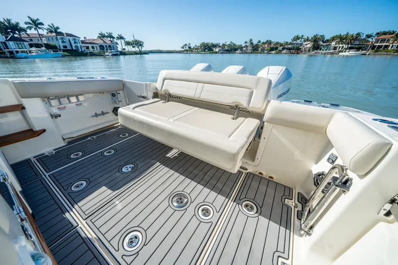 Slide: The Image of Boston Whaler 350 Realm 2021 - 20