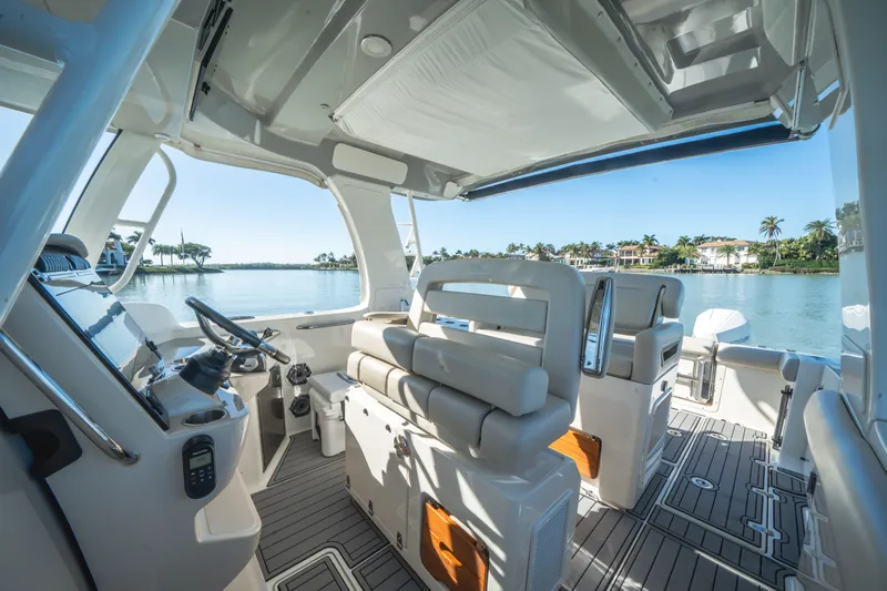 Slide: The Image of Boston Whaler 350 Realm 2021 - 24