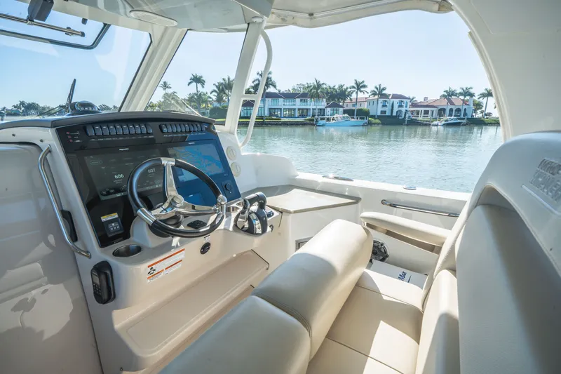 Slide: The Image of Boston Whaler 350 Realm 2021 - 25