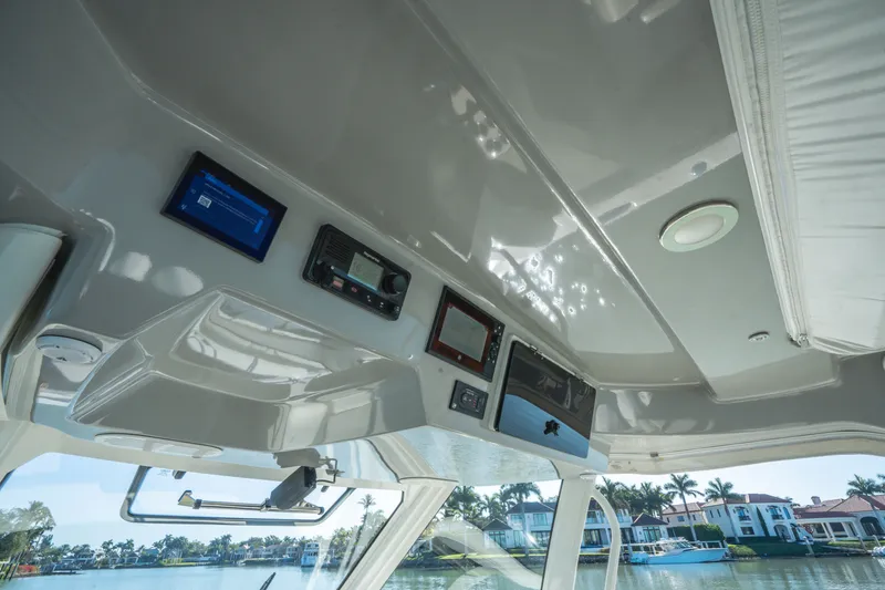 Slide: The Image of Boston Whaler 350 Realm 2021 - 26