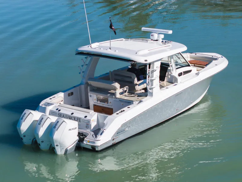 Slide: The Image of Boston Whaler 350 Realm 2021 - 3