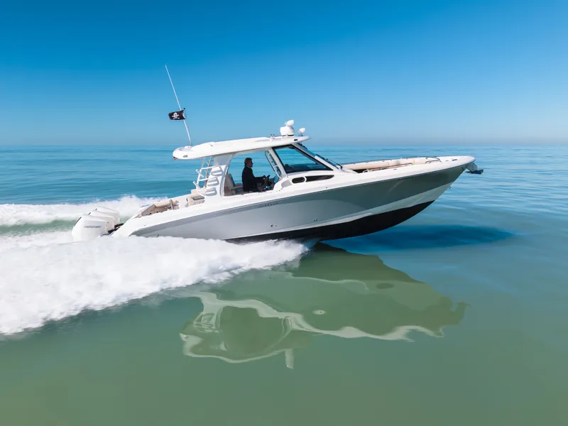 Slide: The Image of Boston Whaler 350 Realm 2021 - 34