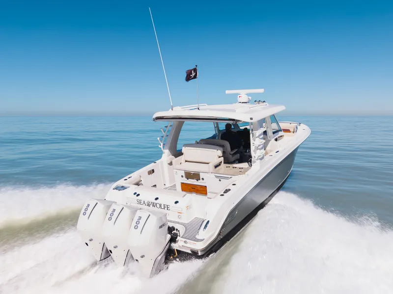 Slide: The Image of Boston Whaler 350 Realm 2021 - 38