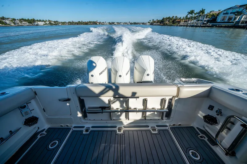 Slide: The Image of Boston Whaler 350 Realm 2021 - 39