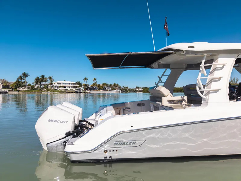 Slide: The Image of Boston Whaler 350 Realm 2021 - 4