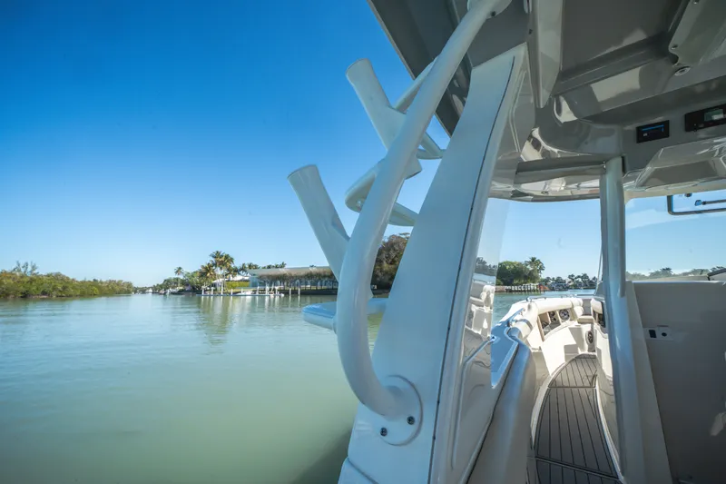 Slide: The Image of Boston Whaler 350 Realm 2021 - 8