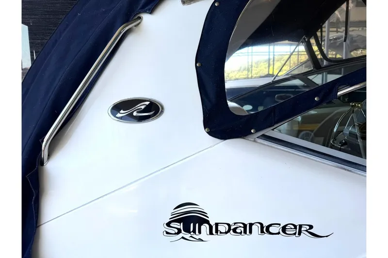 Slide: The Image of 2006 Sea Ray Sundancer 320 boat with logo and navy canopy detail. - 61
