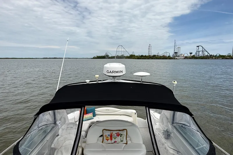 Slide: The Image of Sea Ray 410 Sundancer 2000 yacht cruising near amusement park skyline. - 27