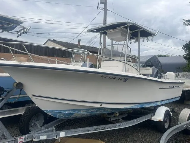 The Image of Sea Hunt Triton 202 2004 - 1