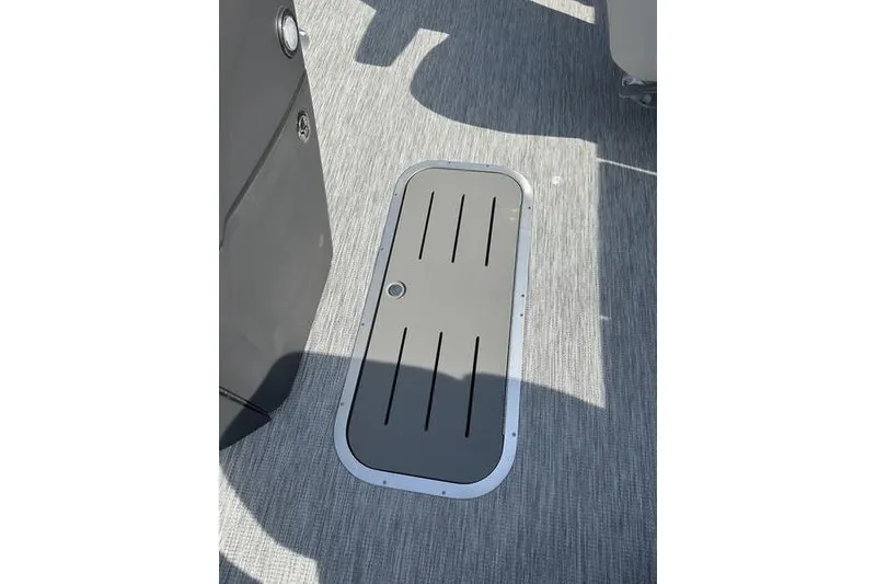 Slide: The Image of 2026 Bennington S Swingback 22 SSB boat floor hatch with sleek design and gray finish. - 15