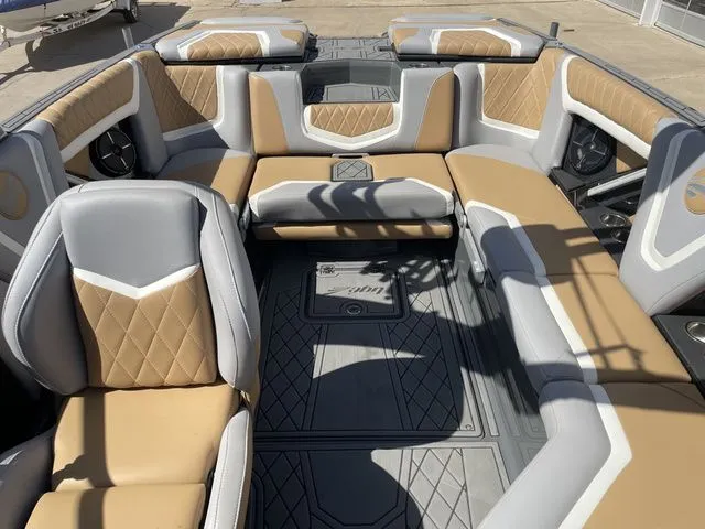 Slide: The Image of Tigé 23ZX 2022 - 10