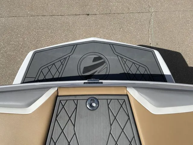 Slide: The Image of Tigé 23ZX 2022 - 12