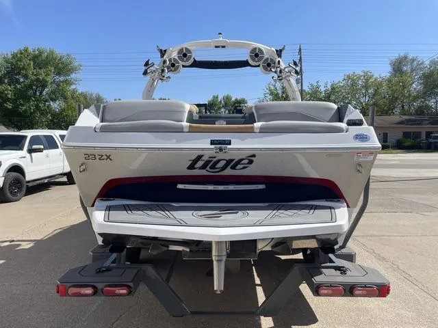 Slide: The Image of Tigé 23ZX 2022 - 4