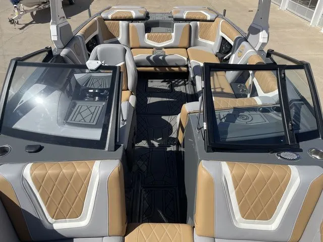Slide: The Image of Tigé 23ZX 2022 - 9