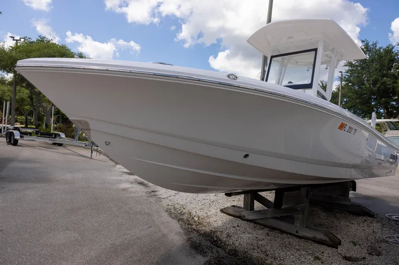Slide: The Image of Robalo 246 Cayman 2025 - 12